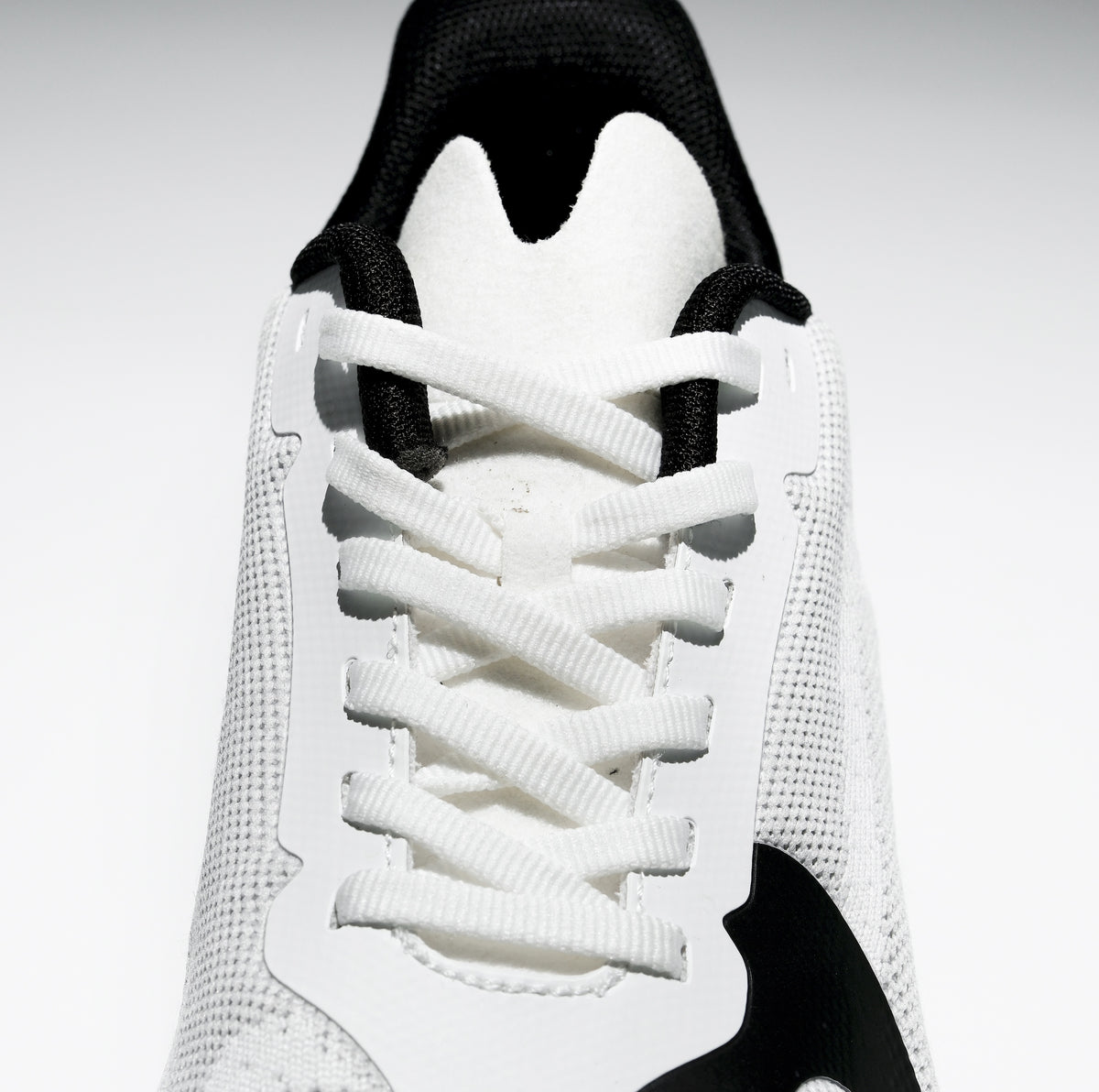 Zapatillas Monk Zero Moonlight – detalle costuras y acabado