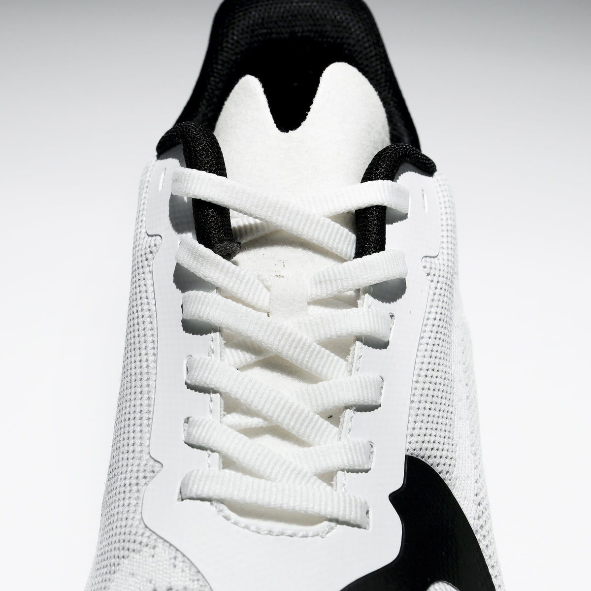 Zapatillas Monk Zero Moonlight – detalle costuras y acabado