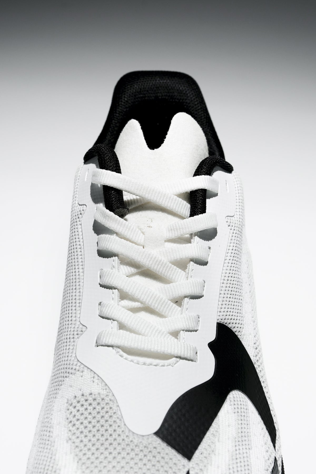 Zapatillas Monk Zero Moonlight – detalle costuras y acabado