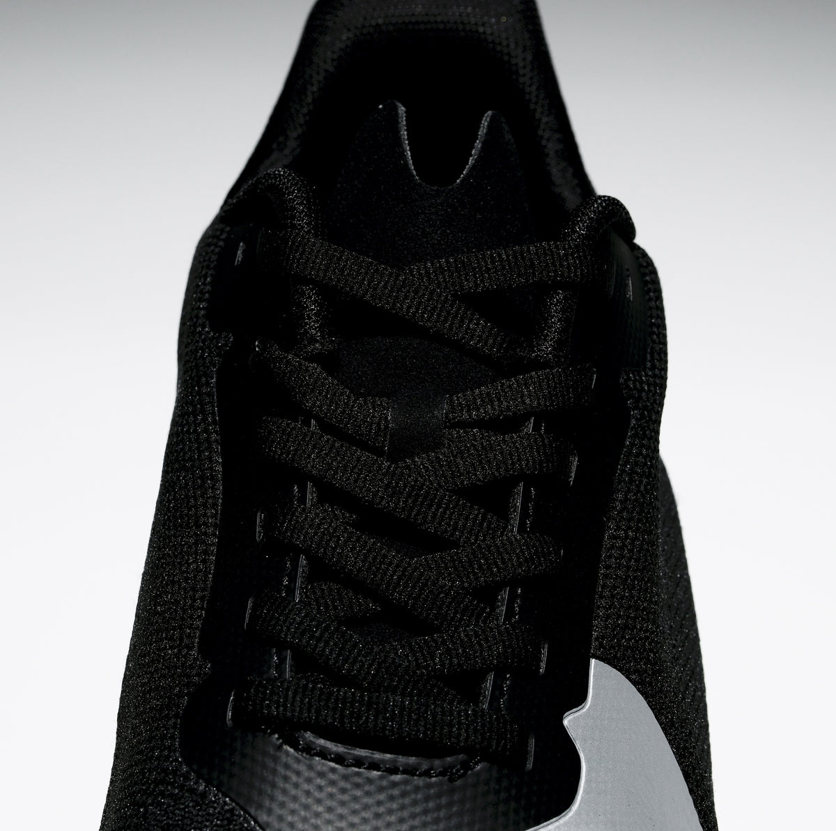 Zapatillas Monk Zero Shadow – detalle costuras y acabado