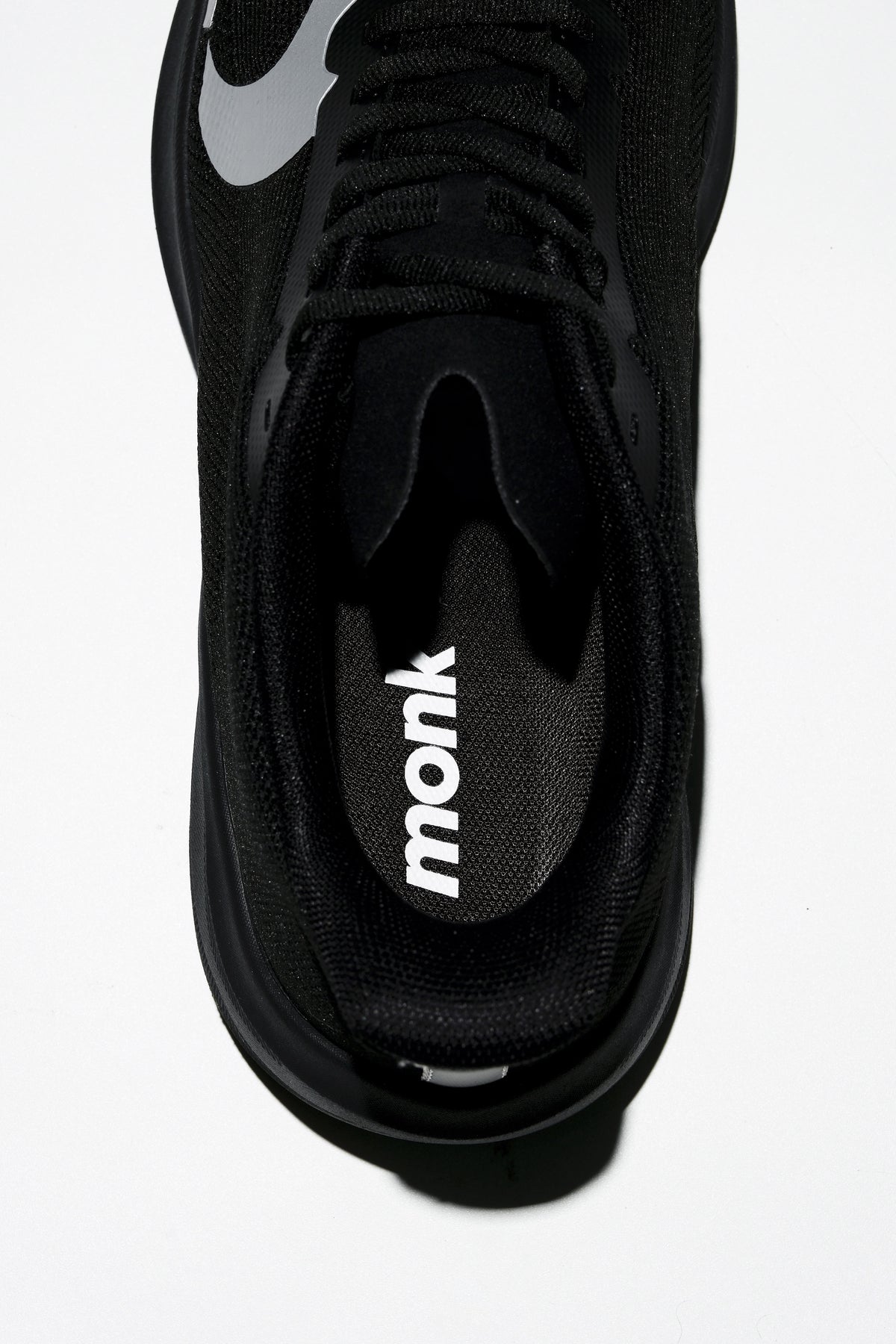 Zapatillas running Monk Zero Shadow en uso