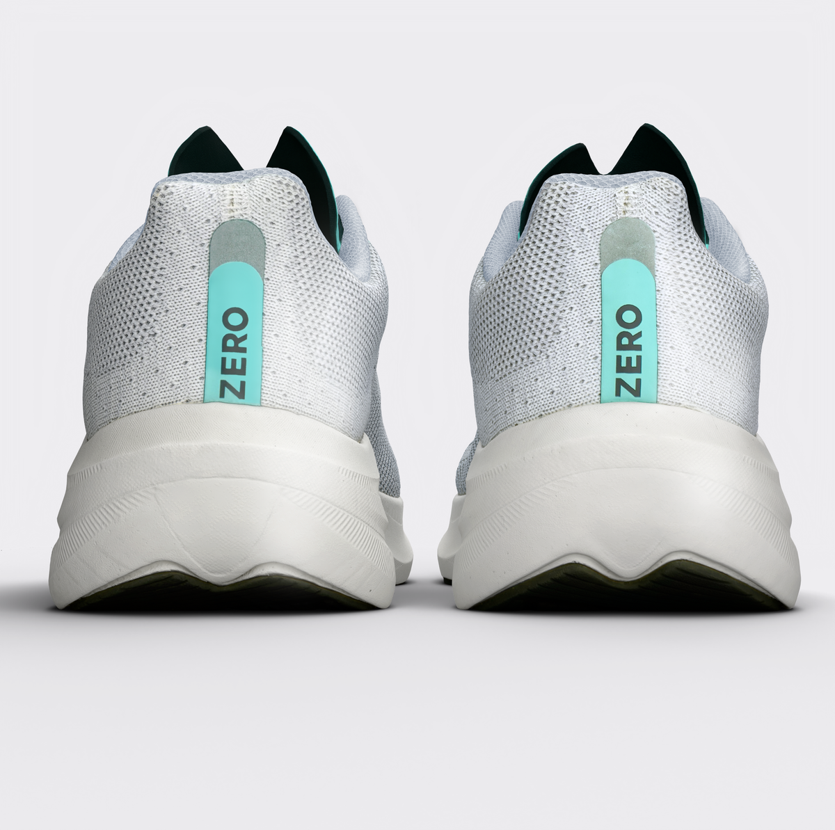 Corredor con zapatillas Zero Minted Ice Monk Performance en carretera – running urbano