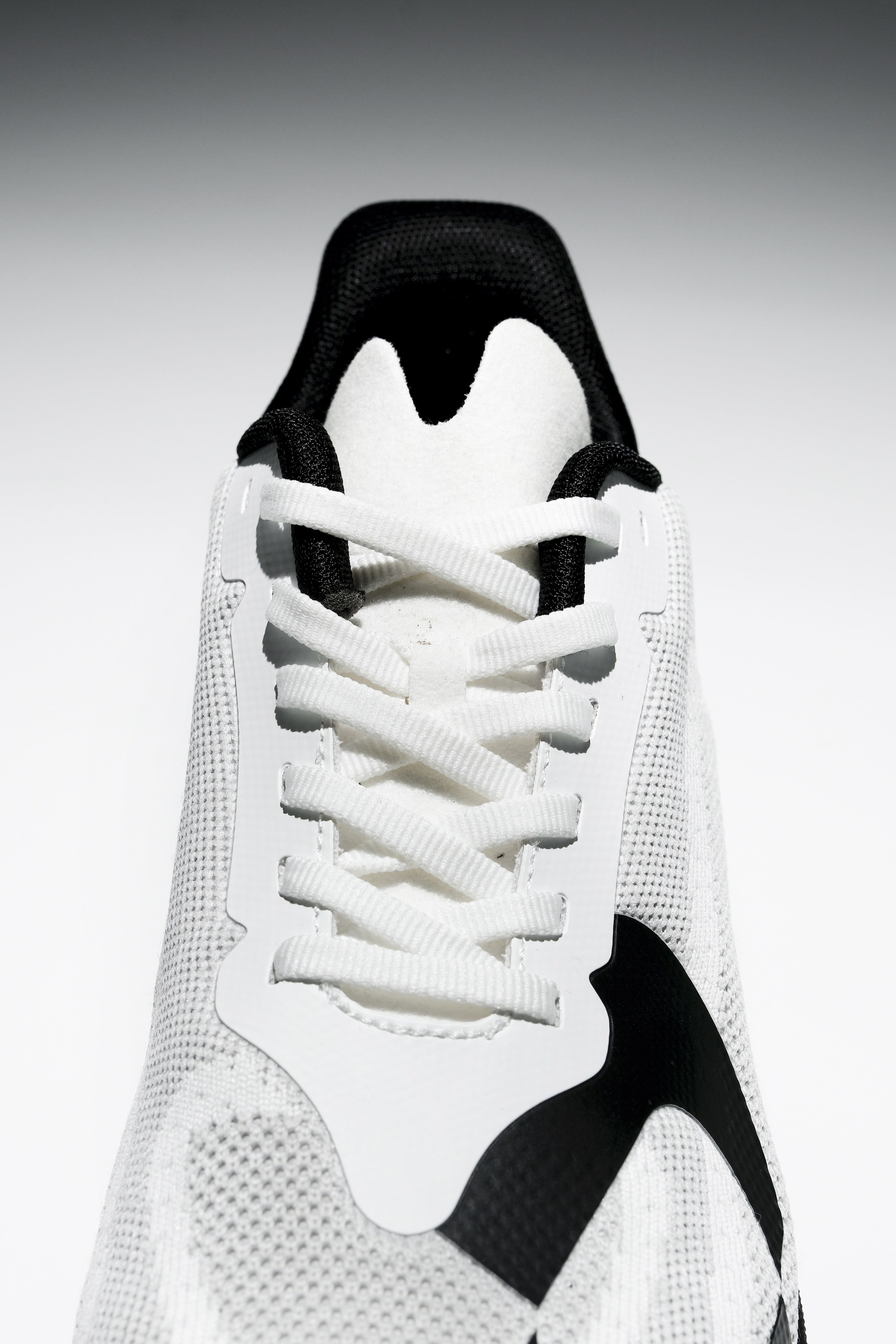 Zapatillas Monk Zero Moonlight – detalle costuras y acabado