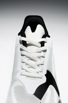 Zapatillas Monk Zero Moonlight – detalle costuras y acabado