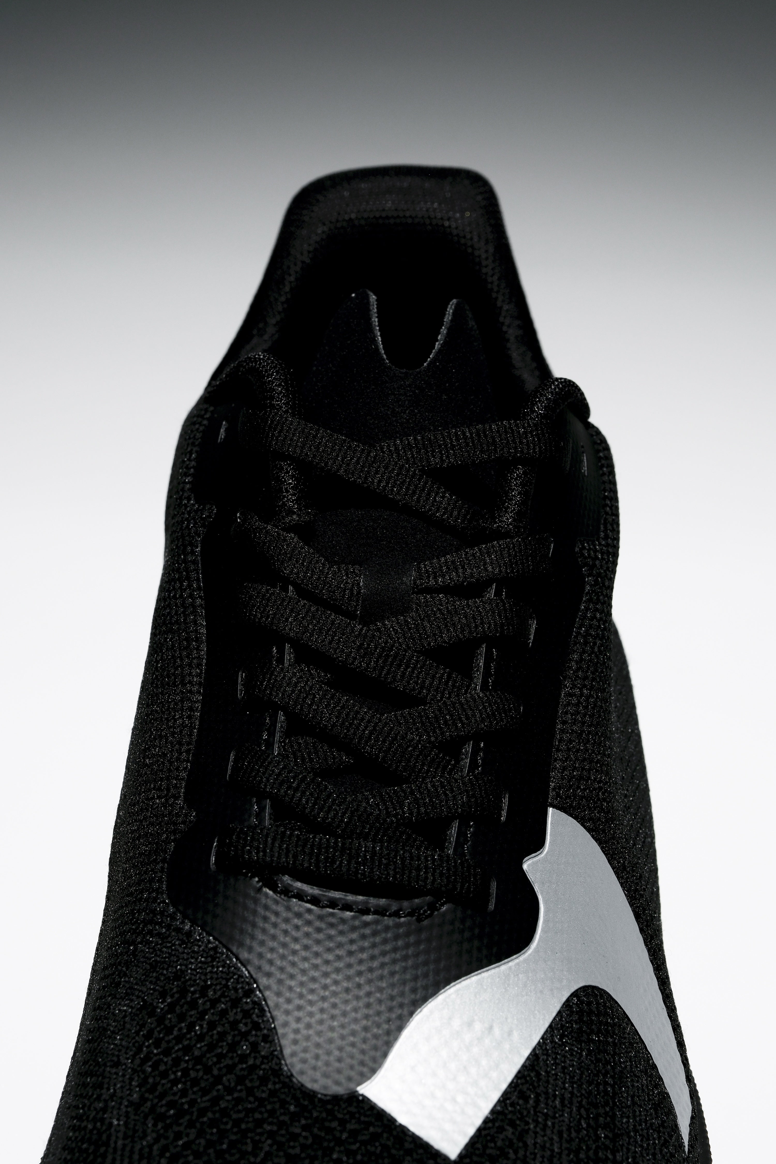 Zapatillas Monk Zero Shadow – detalle costuras y acabado