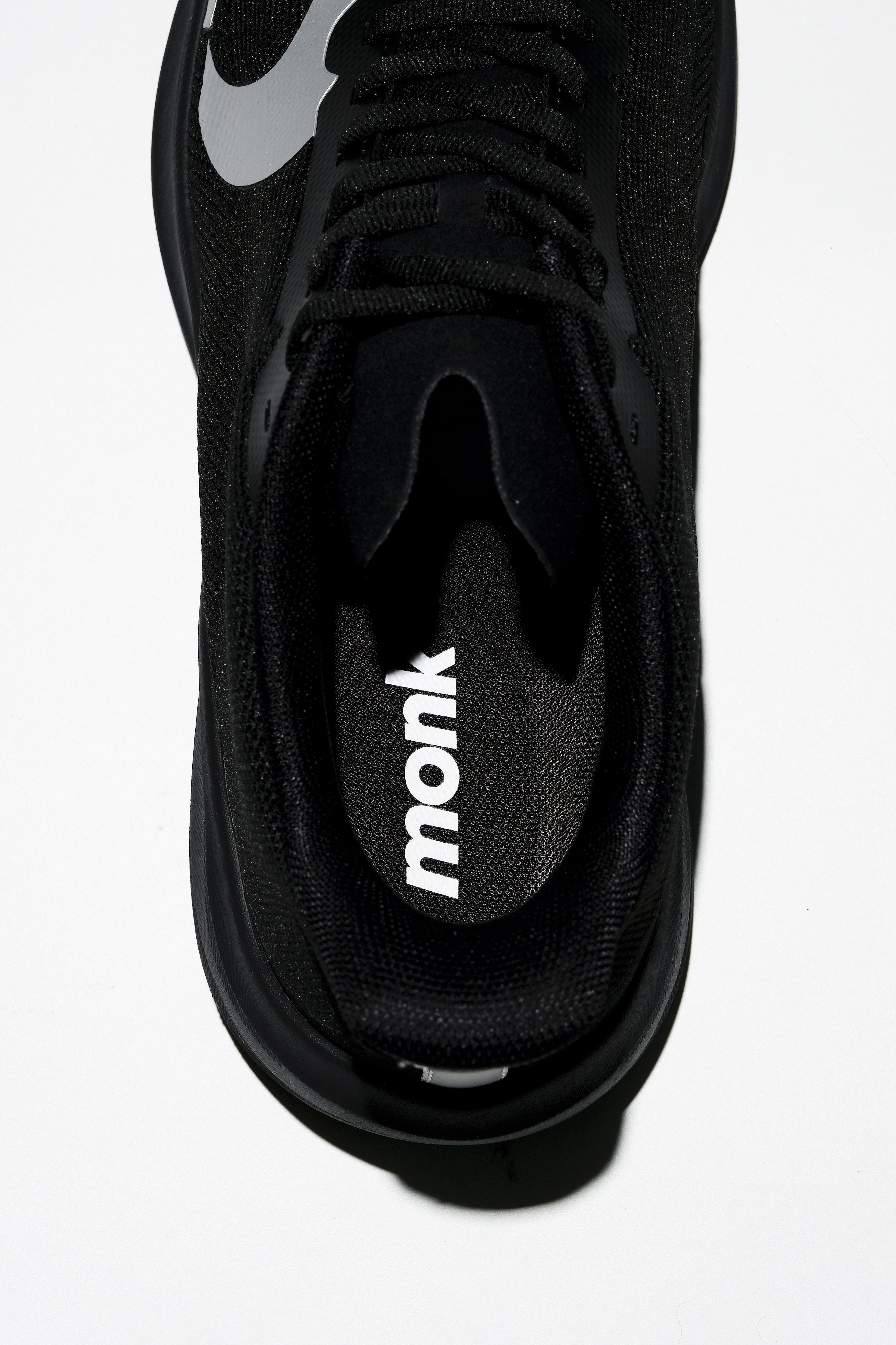 Zapatillas running Monk Zero Shadow en uso